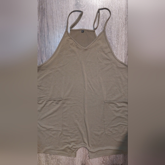 Casual Shorts Romper Size Large Adjustable Straps Stretch Knit Pockets Loose - Picture 4 of 9